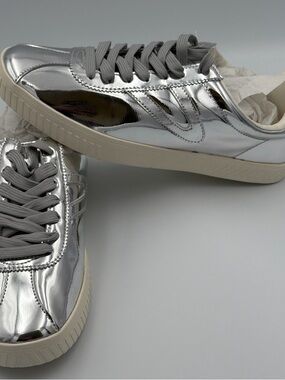 TRETORN Camden Silver Metalic Gray Vinyl Tennis Sneaker Low Top Shoe Men's Sz 8